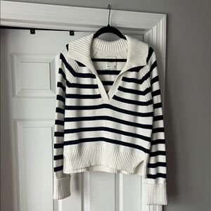 Abercrombie & Fitch Navy and White Striped V-Neck Sweater